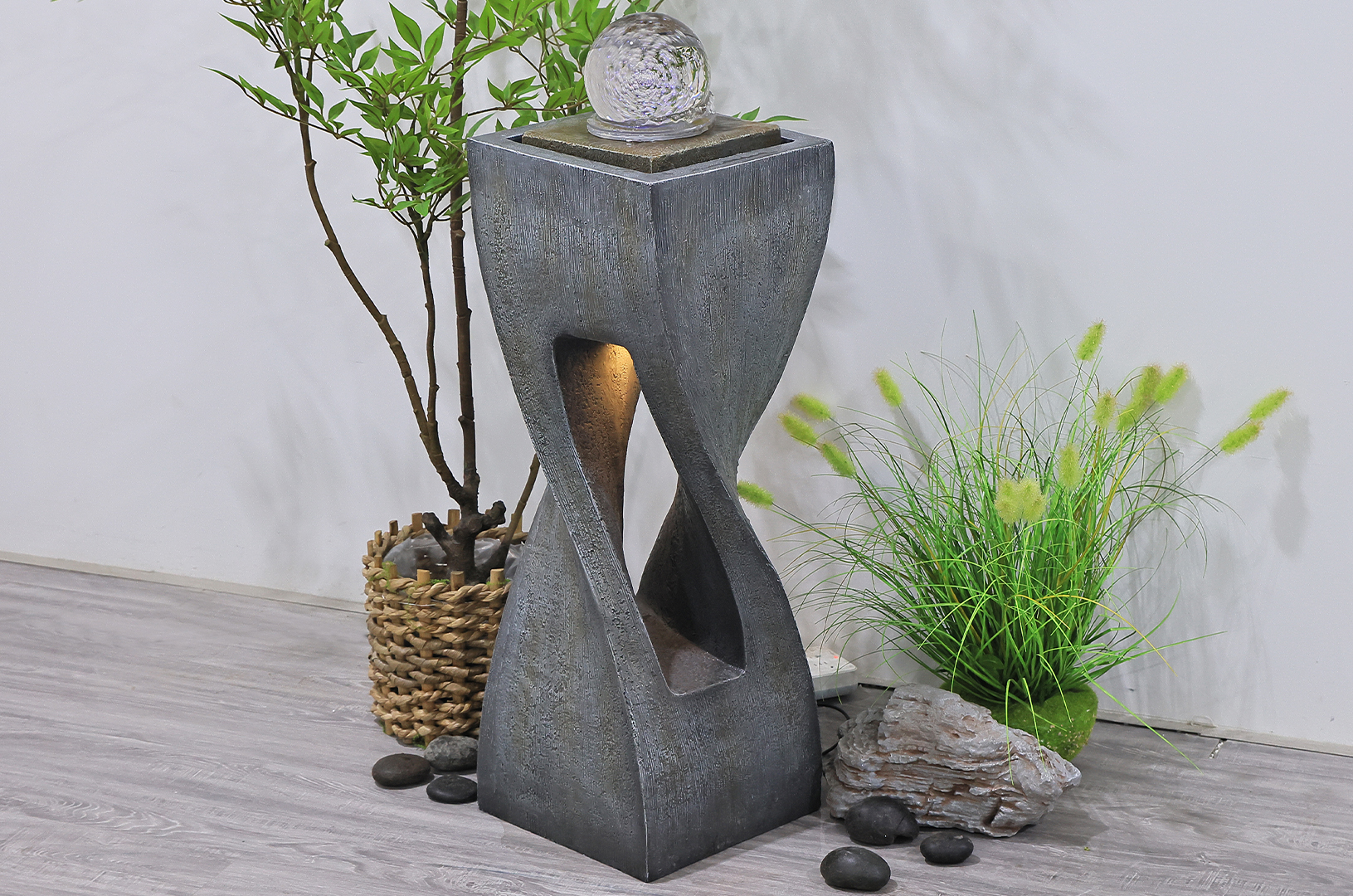 Granimex Quantum-4-Eck-Säule m.12cm dr.Glaskugel, inkl. LED-Beleuchtung und Pumpe