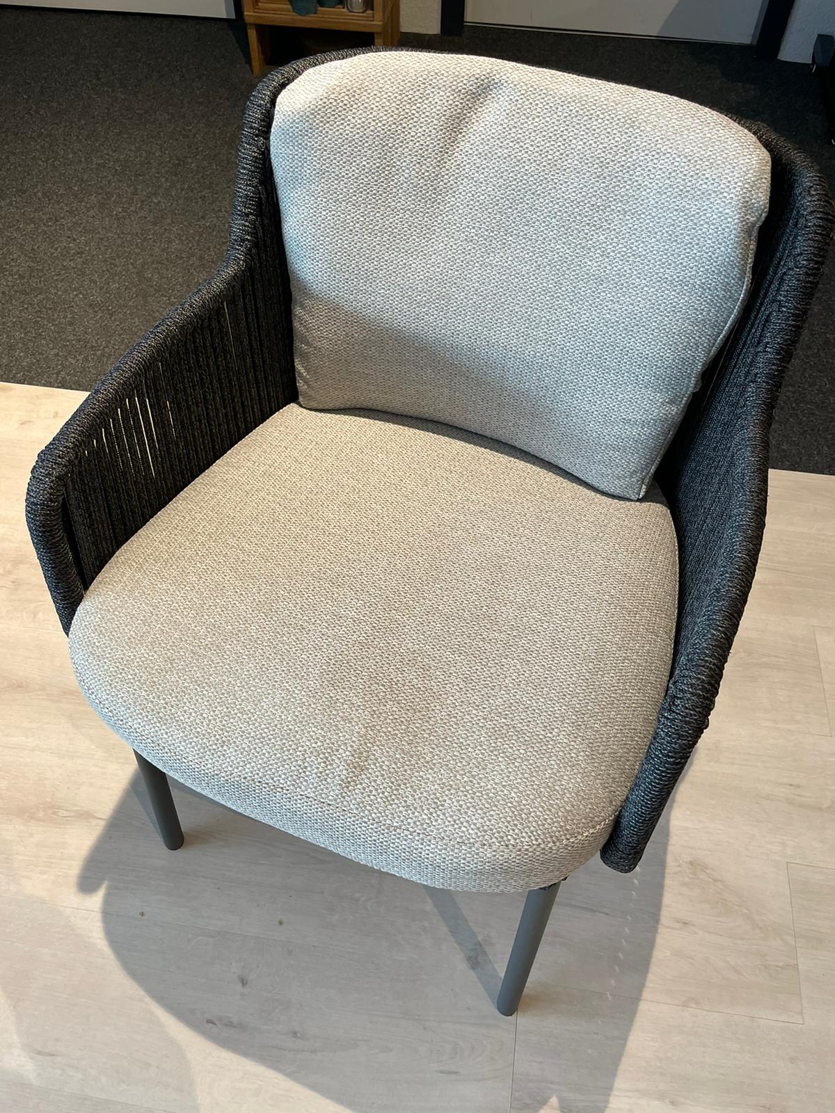 4Seasons - Bernini Dining - Sessel anthrazit mit hellen Kissen 4Seasons - Bernini Dining - Sessel anthrazit mit hellen Kissen